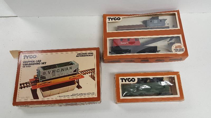 lot 1089PP image: Vintage Tyco Train Set Hopper Unloading Box & Maintenance Cars