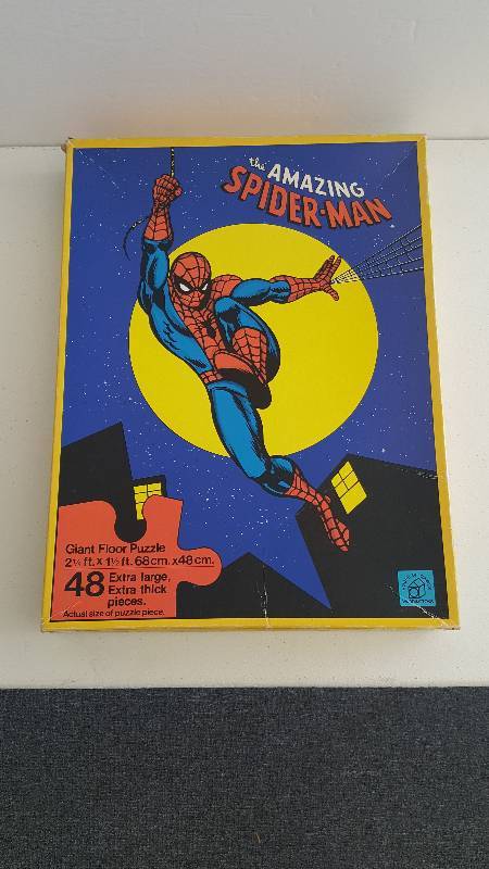 lot 1089VV image: Spider-Man Giant 48 Piece Floor Puzzle Vintage 1977 Marvel Comics Complete
