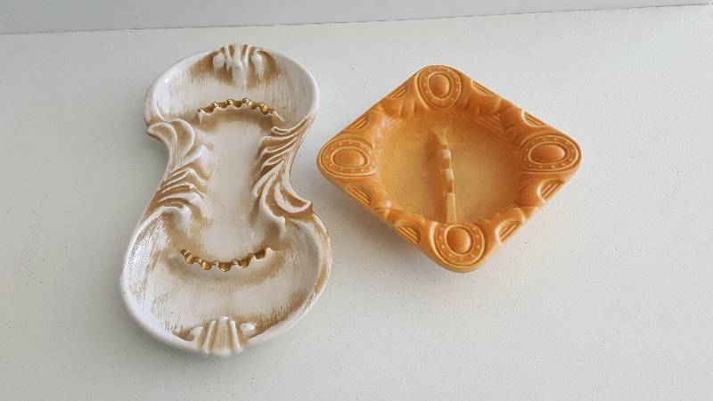 lot 1089KKK image: Lot of 2 Vintage Haeger Ashtrays Gold Tweed Glaze 1064 & 2043