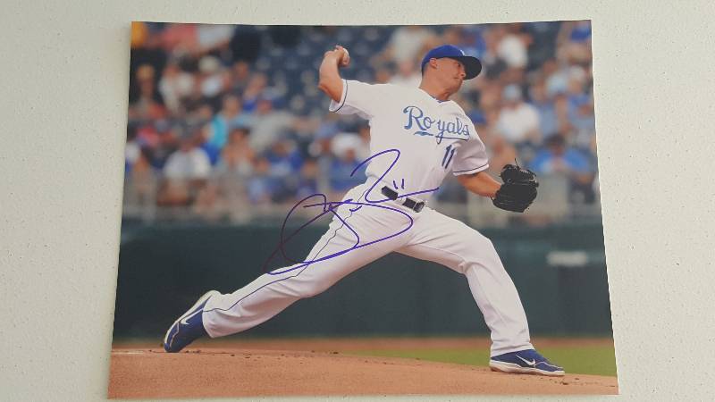 lot 1089B image: Jeremy Guthrie Autographed 8x10 Kansas City Royals World Series Pitcher