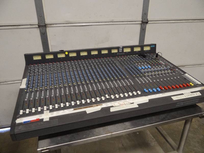 lot 1136 image: Soundcraft Multi-Function Sound Board