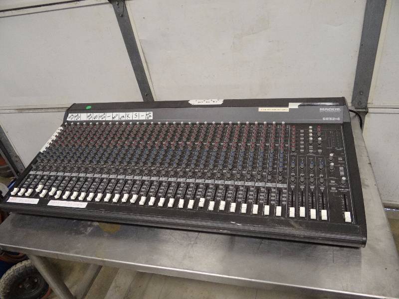 lot 1137 image: Mackie 4-Bus Mixing Station