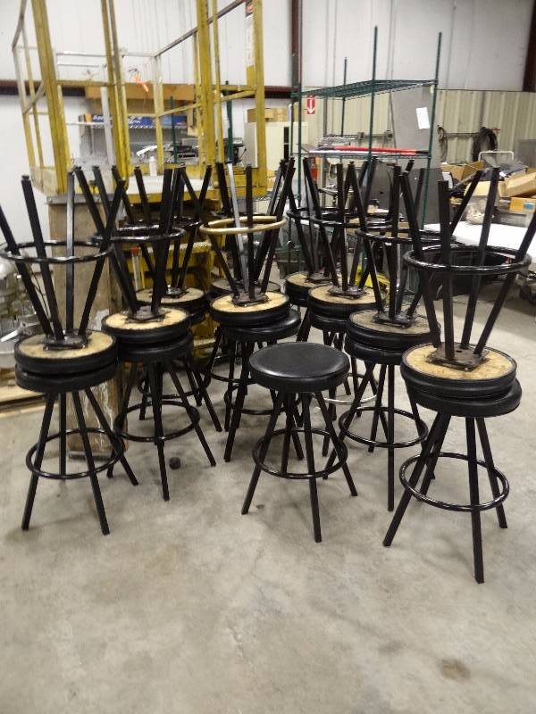 lot 1089 image: Lot Of 19 Black Vinyl Padded Swivel Seat Bar Stools