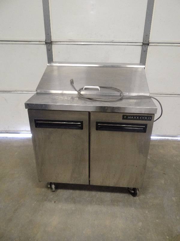 lot 996 image: Maxx Cool 36 Prep Table
