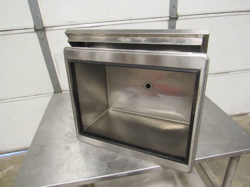lot 1018 image: Drop In Ice Well With Drain