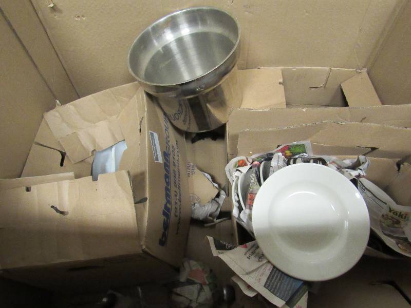 lot 1020 image: Mixed Lot Of Caf Related Small Ware