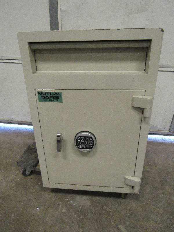 lot 1023 image: Heavy Duty Mutual Safe