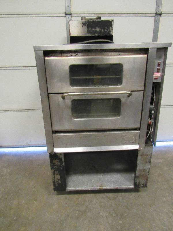 lot 1059 image: Montague Natural Gas Convection Oven