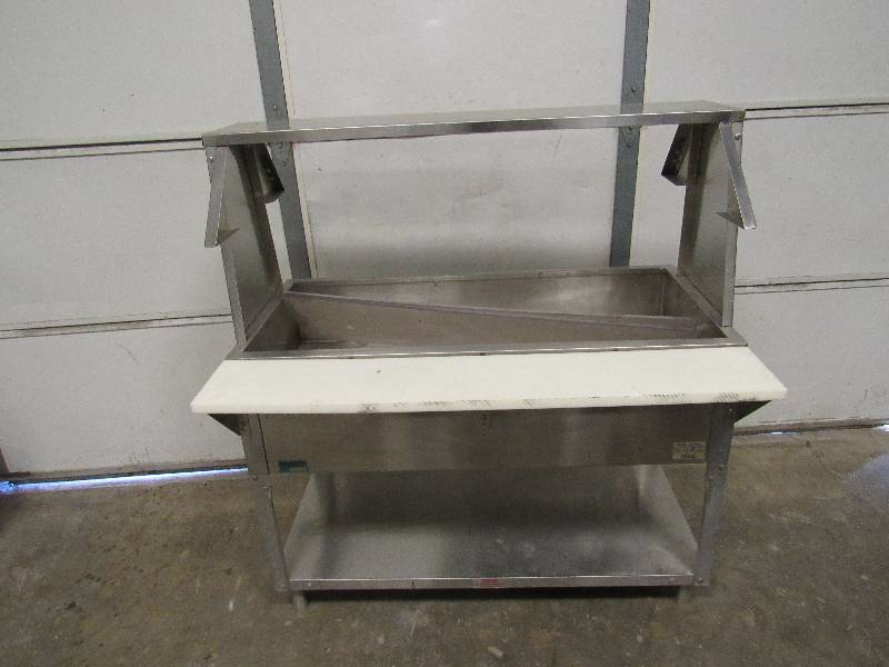 lot 1058 image: Super Metal 48 Portal Salad Bar ice Well