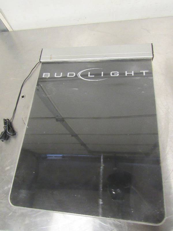 lot 1067 image: Illuminated Bud Light Bar Sign