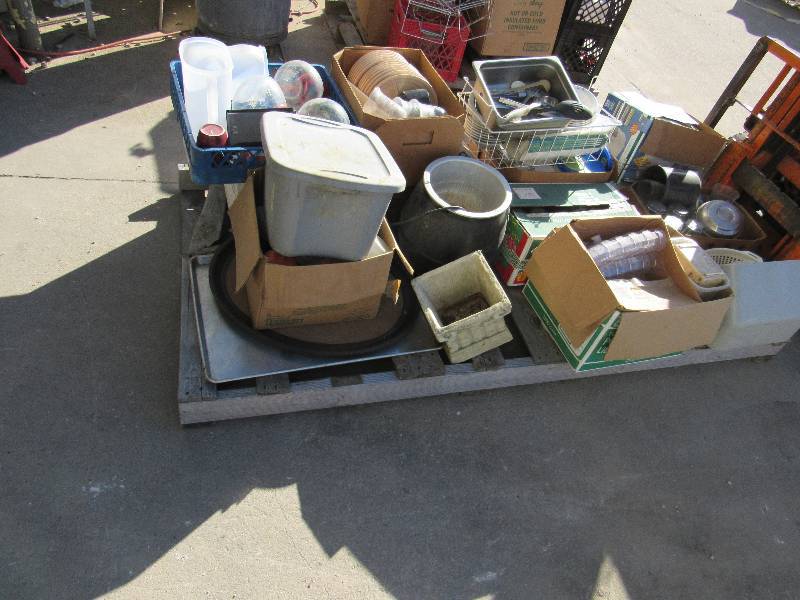 lot 1068 image: Contents Of Pallets, SmallKitchen Wares