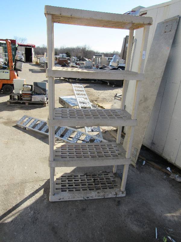 lot 1071 image: 36 Rubbermaid 5 Tier Plastic Shelf Unit