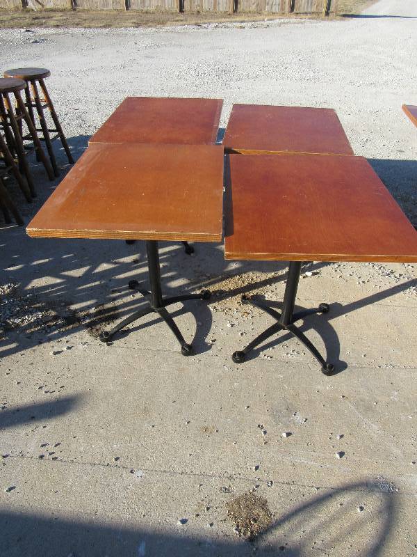 lot 1082 image: (4) Standard Height 30x24 Light Wood Finished Single Metal Base Tables