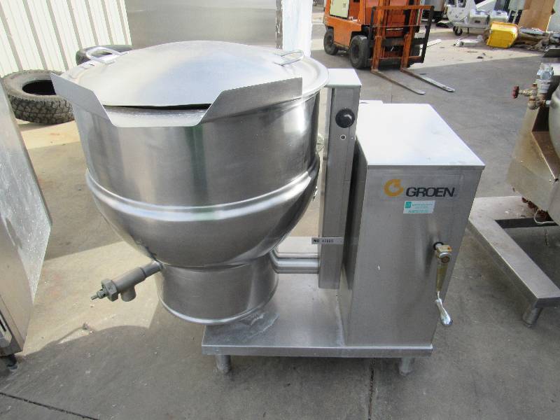 lot 1114 image: Groen 40Gal Electric Tilt Kettle