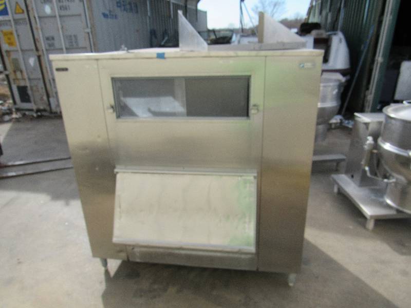 lot 1116 image: Large Follett Ice Bin