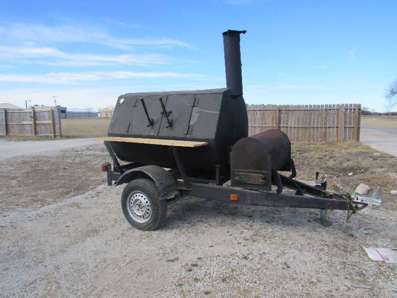 lot 911 image: 10 Smoker Trailer