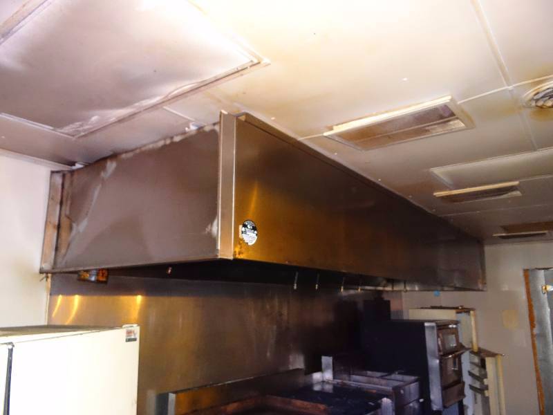 lot 1070 image: 16ft Captive Aire Commercial Ventilation Hood With Built In Ansul System