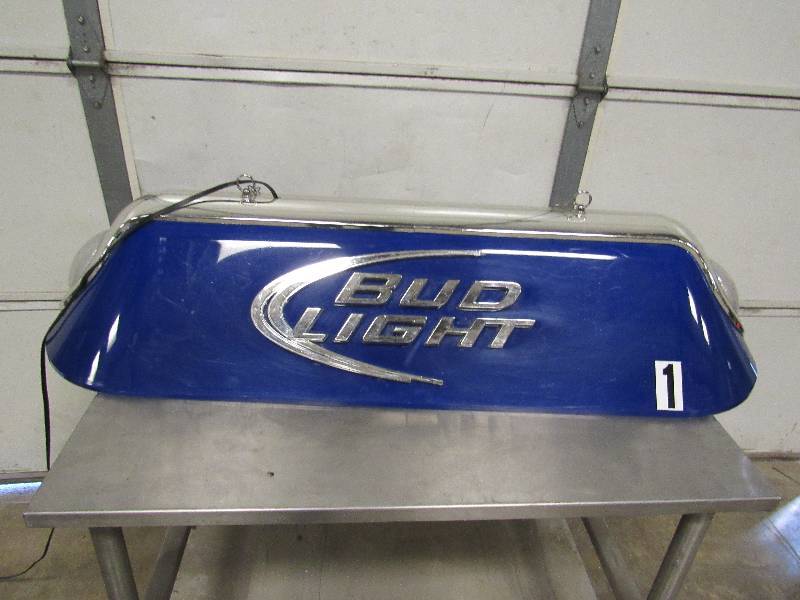 lot 1146 image: Bud Light Hanging Pool Light