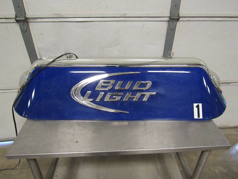 lot 1147 image: Bud Light Hanging Pool Light