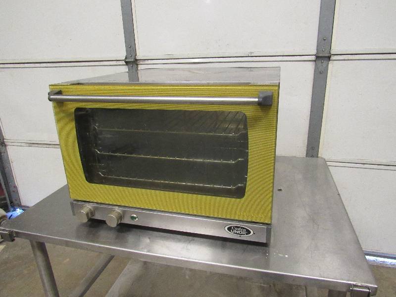 lot 1150 image: Cadco  UnoX Stephania Counter Top Half Size Convection Oven
