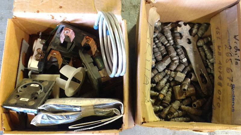 lot 1023 image: Mixed Shop Items