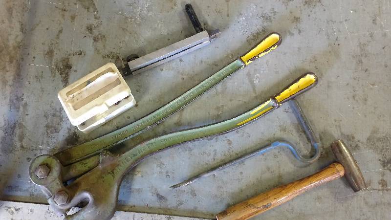 lot 1011 image: Misc. Sheet metal Tools