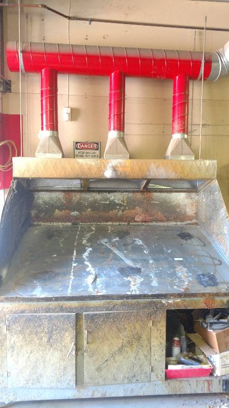lot 1004 image: Insulation Spray Glue Booth