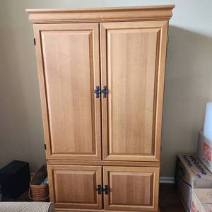 lot 1002 image: Entertainment center 72 x 38 x 21 (contents not included)