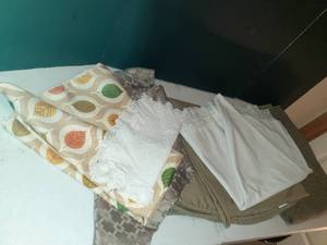 lot 1103 image: Round table cloths and a runner