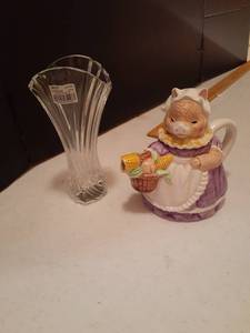 lot 1126 image: Mikasa crystal vase and pig tea pot.