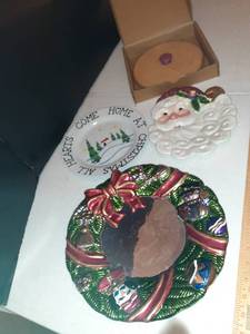 lot 1132 image: Christmas plates plus a Longaberger basket round lid