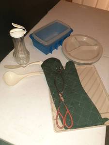 lot 1143 image: Miscellaneous kitchen items