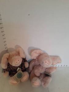 lot 1156 image: Boyd Bears and Friends. (2) pigs
