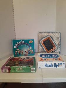 lot 1170 image: Board games, puzzle and photo album