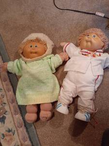 lot 1172 image: ( 2) Cabbage patch dolls
