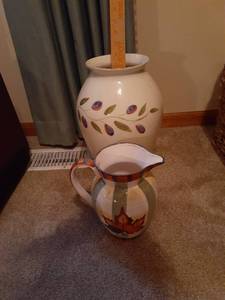 lot 1178 image: Ceramic vase and pitcher