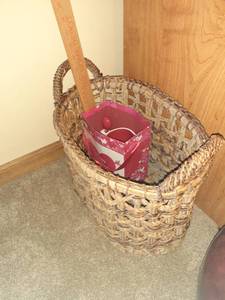 lot 1179 image: Wicker basket with coffee mug inside