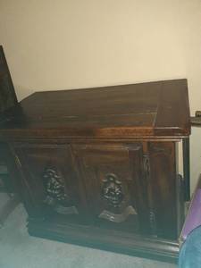 lot 1190 image: Side table. 23 x 26 x 16