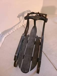 lot 2012 image: Wooden sled decor 20 long