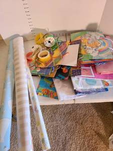 lot 2029 image: Gift bags, wrapping paper, ribbon