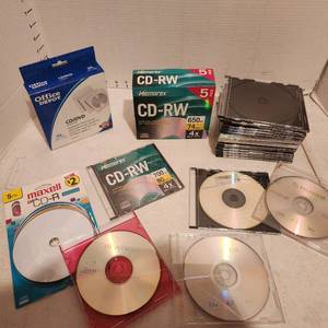 lot 2124 image: CD-RW, CD-R, envelopes and cases