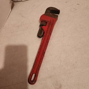 lot 2127 image: Craftsman heavy duty pipe wrench