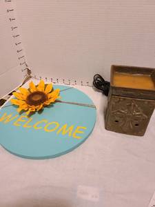 lot 2206 image: Scentsy warmer and wooden welcome sign 12 wide