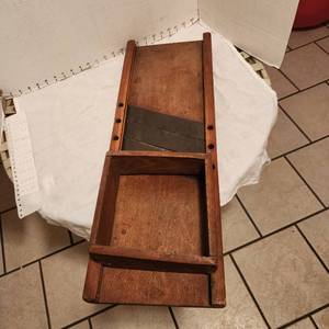 lot 2208 image: Vintage mandolin slicer 26 x 9