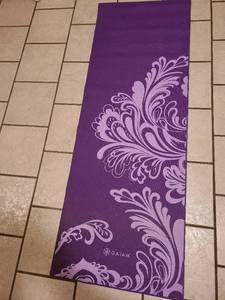 lot 2212 image: Gaiam purple yoga mat