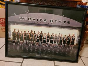 lot 2225 image: Framed poster of WSU mens basketball team 21 x 29