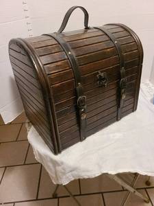 lot 2229 image: Chest 16 x 13 x 11