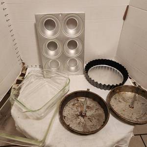 lot 2236 image: Baking pans
