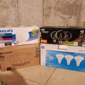 lot 2243 image: Lightbulbs 3pkgs unopened, only 2 floodlights