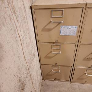 lot 2245 image: 3 drawer file cabinet